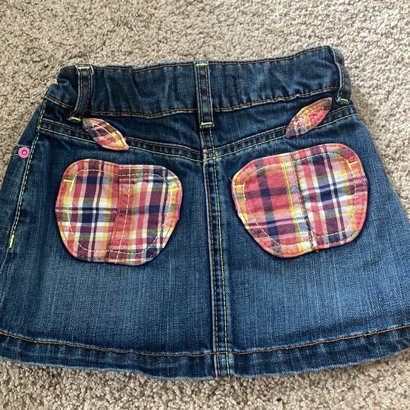 Toddler Mini Boden Jean Skirt with Apple pockets - Picture 2 of 3